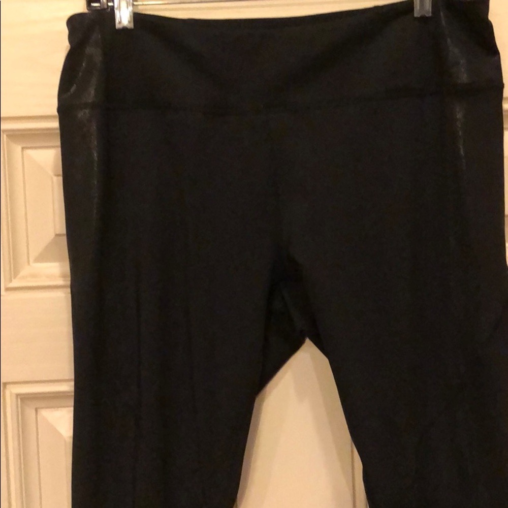 Zella legging - black with shiny pattern